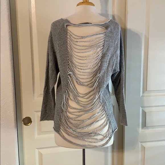 Gray sweater with a cutout design down the back - Picture 2 of 3